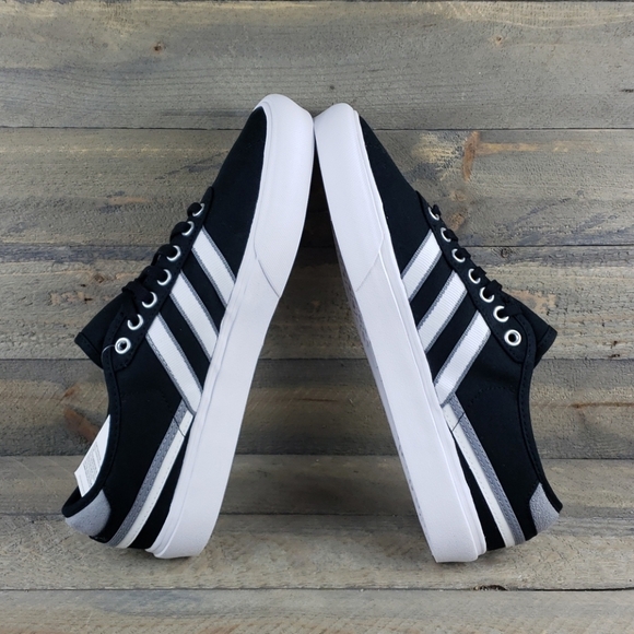 adidas Originals Delpala Casual/Skate Sneakers main image 7
